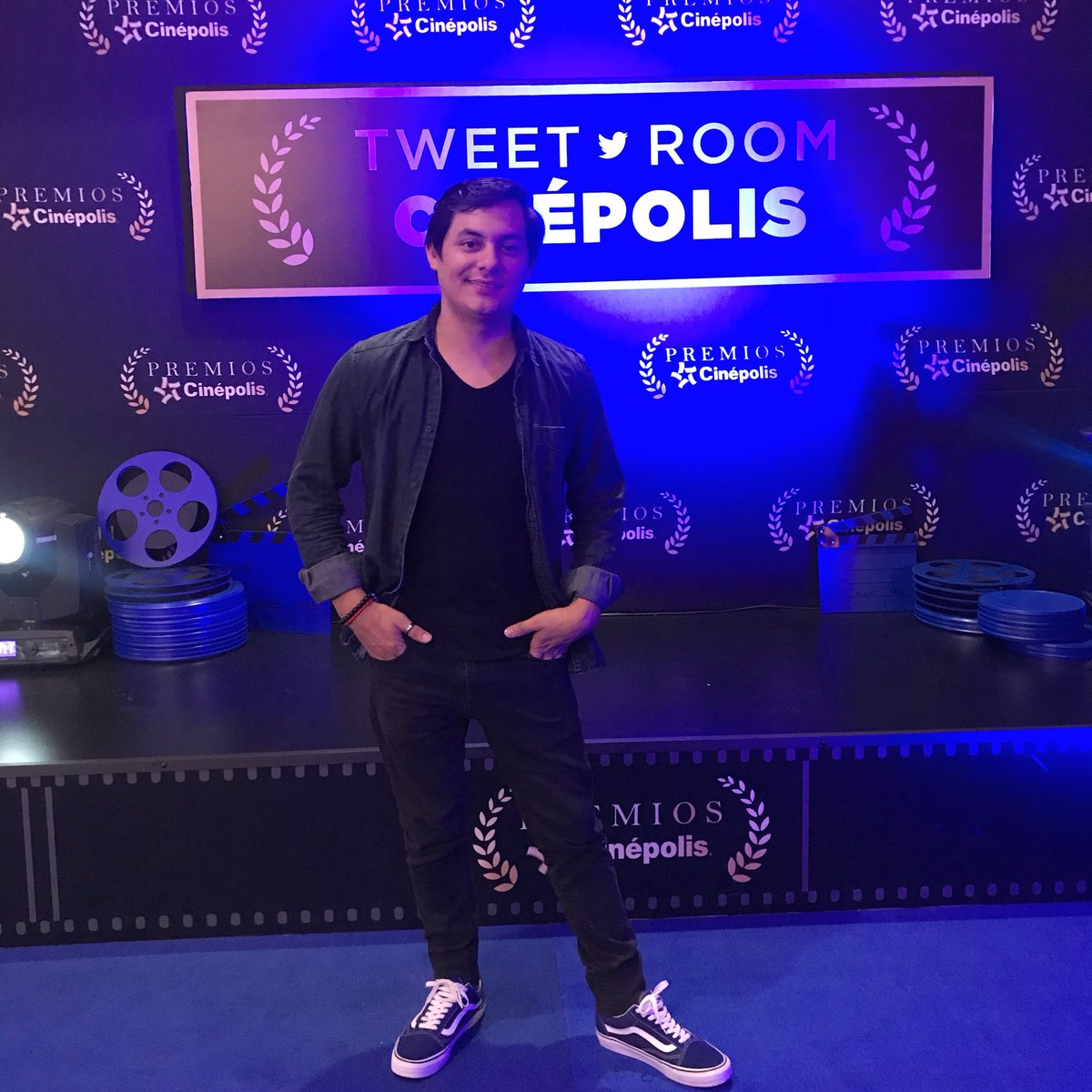 SomosWave's tweet photo. En estos momentos @text0s llegando a la alfombra de @Cinepolis para ver los #Oscars 🙌🏻 #TalentoWave #CelebrandoConCinépolis https://t.co/25ZEbGvTB7