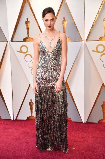 heroinadolixo's tweet photo. GAL GADOT NAO TA INDICADA MAS JA GANHOU O PREMIO DE MAIOR BELEZA DO MUNDO #Oscars https://t.co/VnPGIgWNur