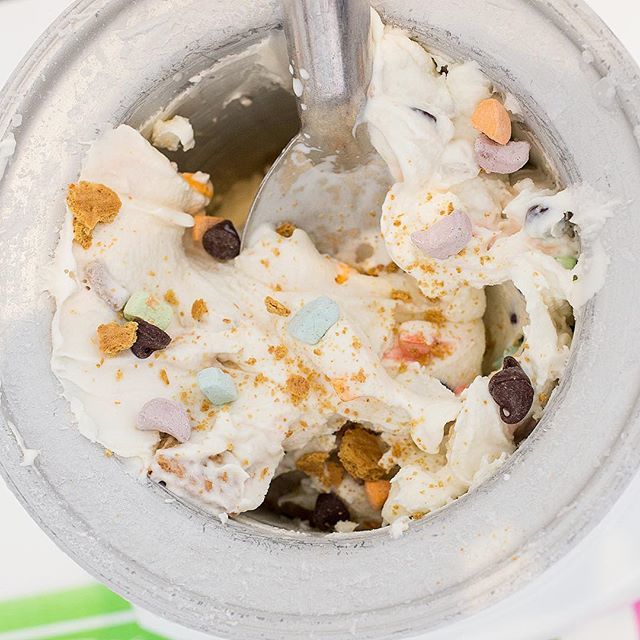 🌈🍦 New MESSipe: Rainbow s’mores (with lucky charms marshmallows!) 🍦🌈 #coolmess #ICECREAMYOUMAKE ift.tt/2FQqluV