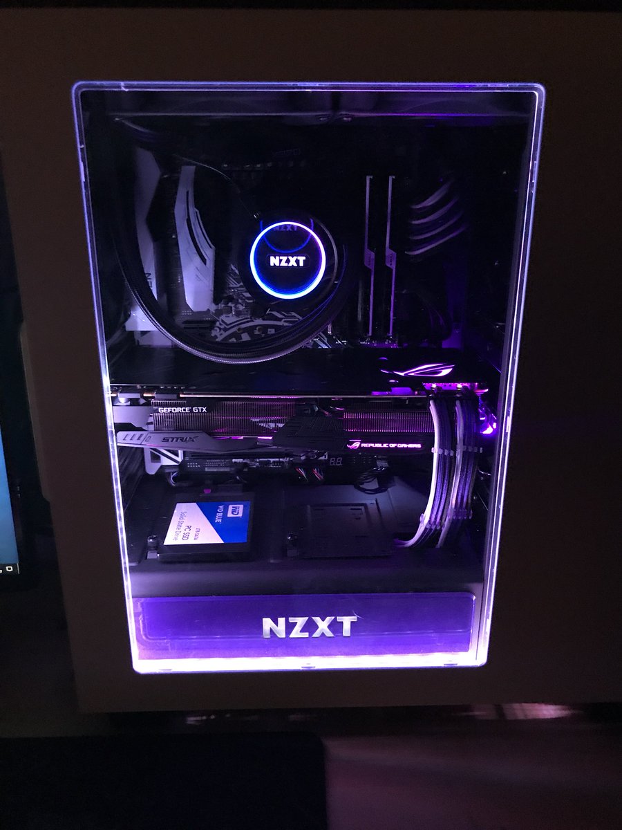 TheRealOnimaru's tweet photo. @nzxt I need a purple #plspuck for this sexy H440 build because Evil Tech Jesus @GamersNexus stole them all to hang toys off of for Snowflake! PS - The 3 year old picked the color theme and helped build! Thanks for having the only case that matched her request. https://t.co/vLNhBTsztu