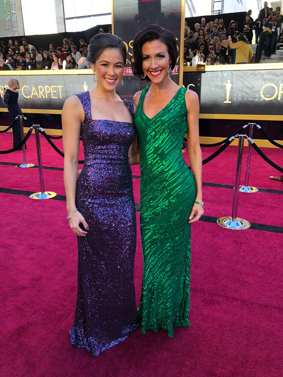 KimTobinNBCLA's tweet photo. Doesn’t she look stunning in that green?! My friend and @ABC correspondent @TVMarci! 💜💚 #abc15 #Oscars #OscarsAZ https://t.co/3NzgwVoUeQ
