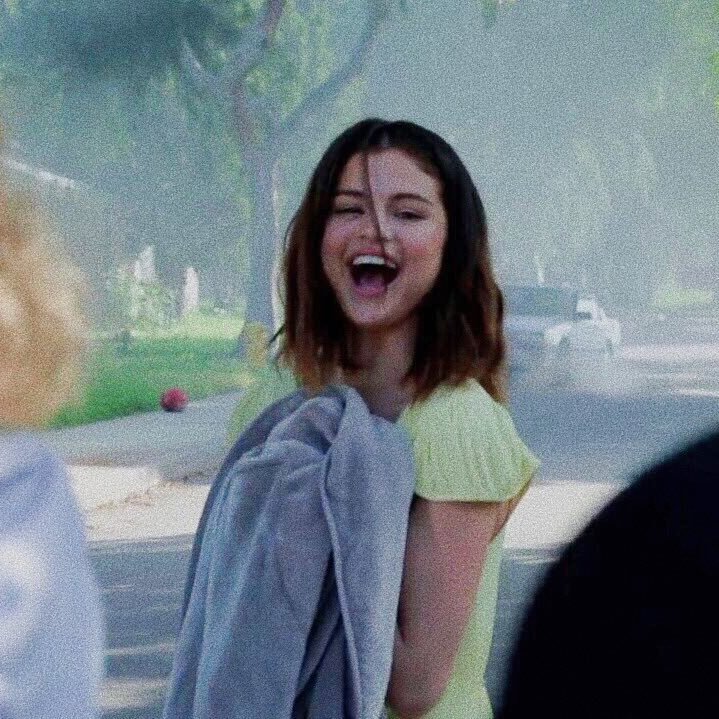 BieberCondota's tweet photo. QUIERO VER 50 RT AQUÍ LO MÁS RÁPIDO POSIBLE, VAMOS QUE NO HAY TIEMPO, UN VERDADERO SELENATOR VA A HACERLO 

 @selenagomez  #BadLiar #BestMusicVideo #iHeartAwards https://t.co/PqKxic8qfG