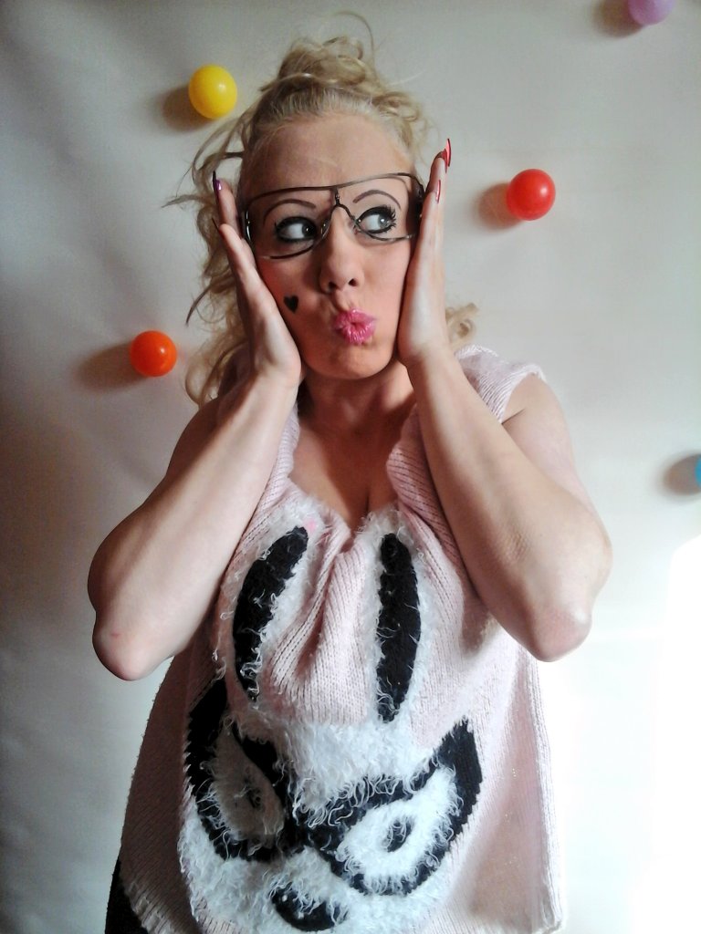 Fran_TheModel's tweet photo. #goodnightphoto #SweetDreams 💋 #Funky #Bunny #shooting #newphotos #marchshooting #funny #FashionWeek https://t.co/pjJrVBqiyO