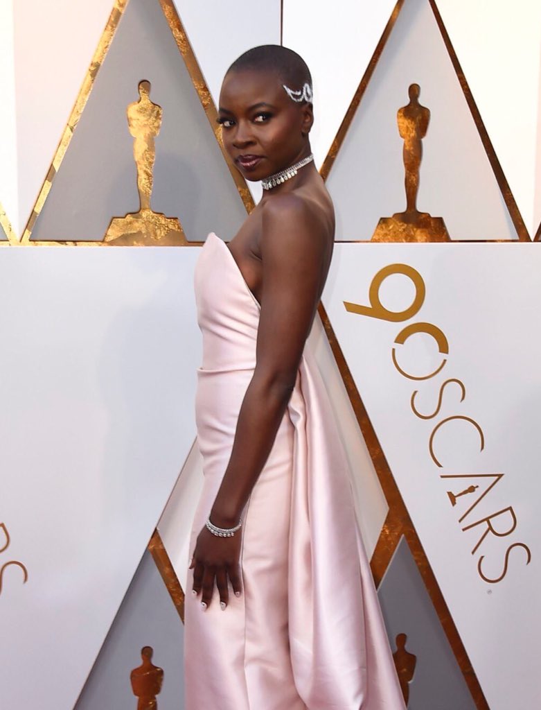 ungodlyukhei's tweet photo. *cries in black girl magic* #oscars https://t.co/vbkYZNNJsm