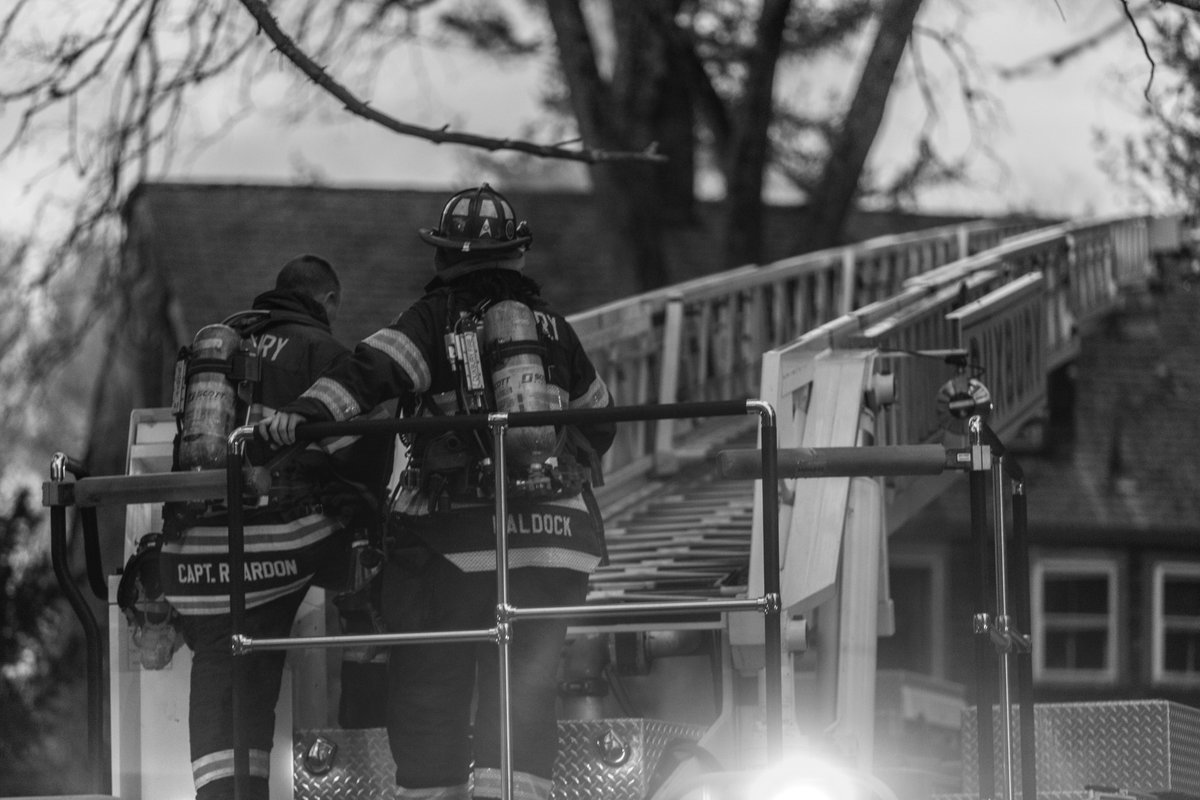 SeanMaiorano's tweet photo. 2nd Alarm 36 Winthrop St Kingston MA. @DXFD_PIO @KFD_Local2337 https://t.co/dJhrdX8JjT