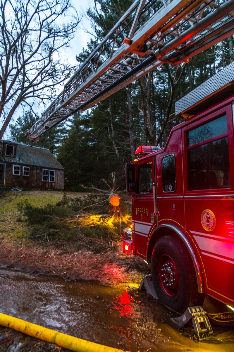 SeanMaiorano's tweet photo. 2nd Alarm 36 Winthrop St Kingston MA. @DXFD_PIO @KFD_Local2337 https://t.co/dJhrdX8JjT