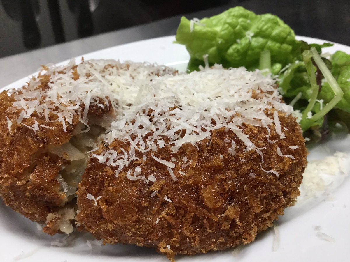 wow!wow!
prisoner once you eat homemade minced meat cutlet once!!
you should definitely come!
♡♡
179teramati matsue simane japan
#homemade #mincedmeatcutlet
#matsue #izumotaisha #shimane #meatlover 
#happyfood #beer  #nihonshyu 
#酒場u #寺町u 
#島根 #🍻🍺 #メンチカツ 
#松江