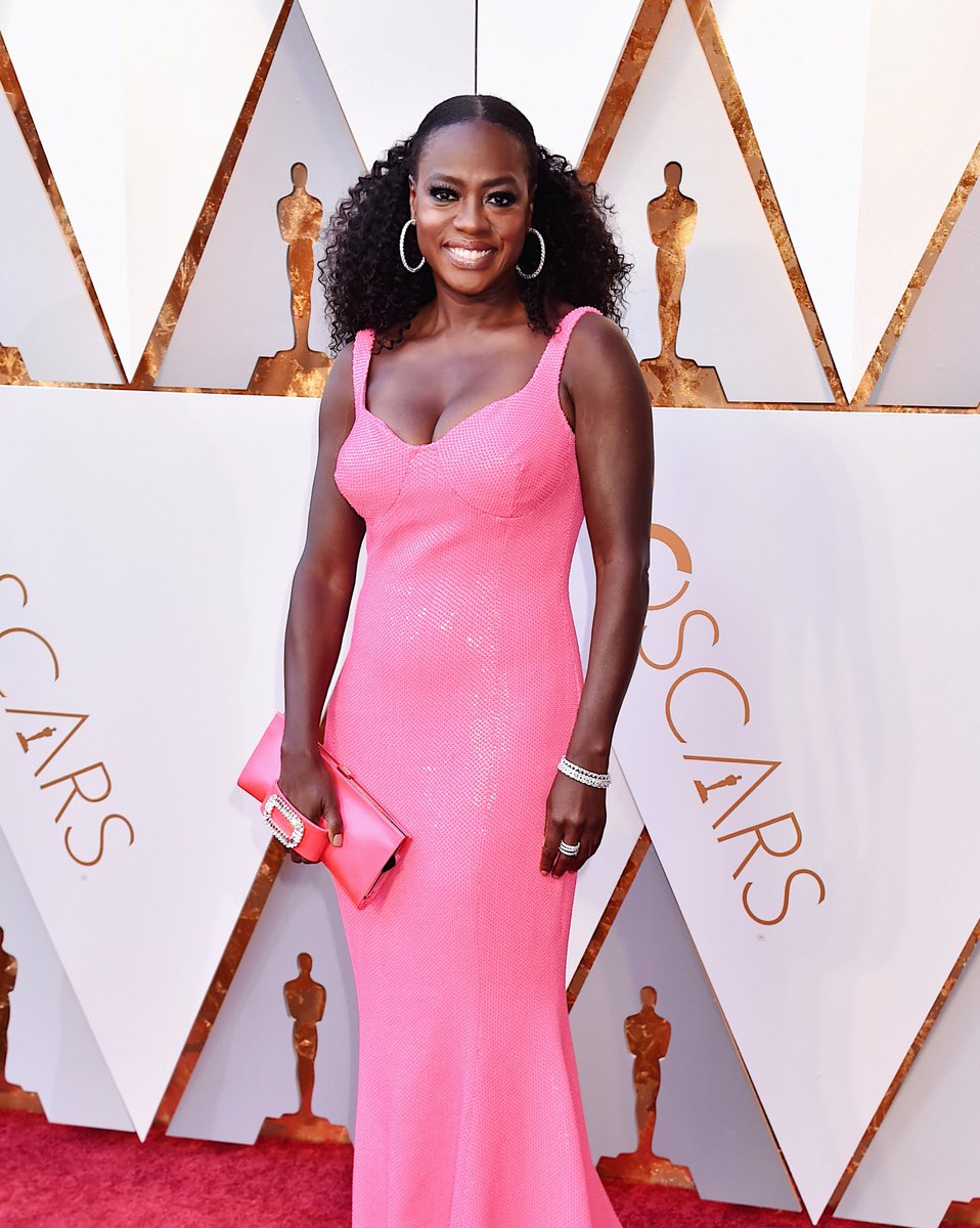 MichaelKors's tweet photo. Bright star: @ViolaDavis wears #MichaelKorsCollection at the 90th Academy Awards. #Oscars https://t.co/SPRqZBbEfa