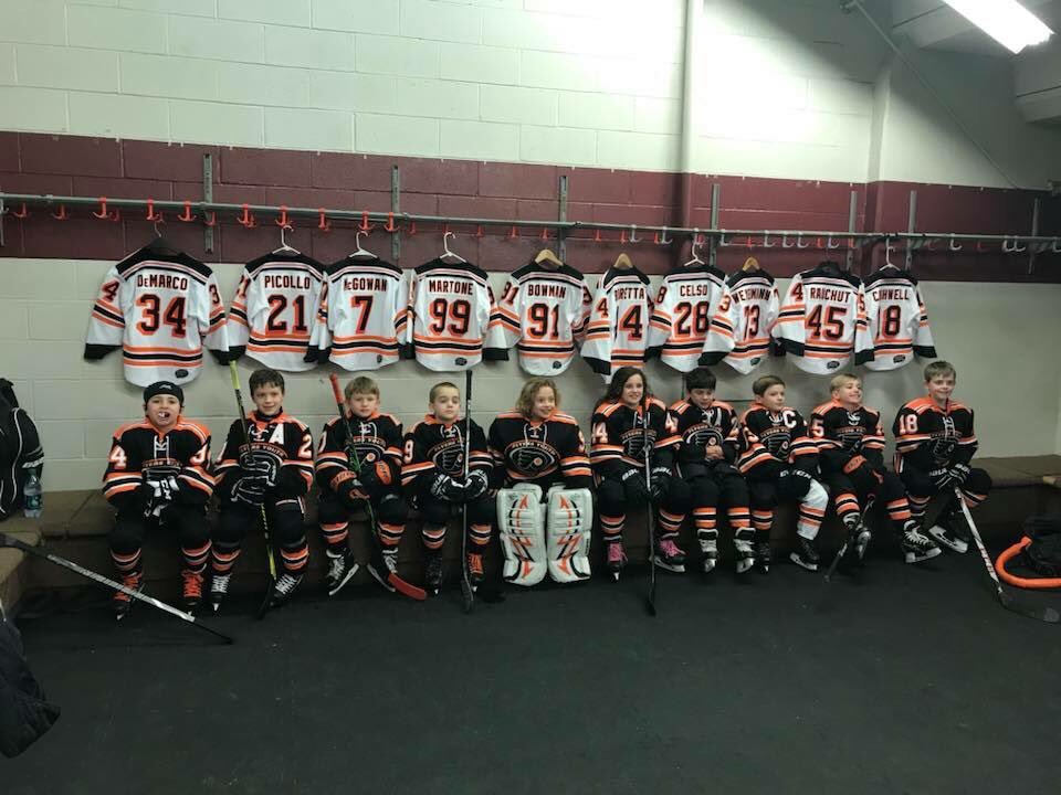 kellimike's tweet photo. Can/Am 1980 Rink and USA Locker Room for a 22-2 win.  Awesome job Mite B @FlyersYouthHC @FlyersSkateZone @CanAm https://t.co/btNnNNpI8M