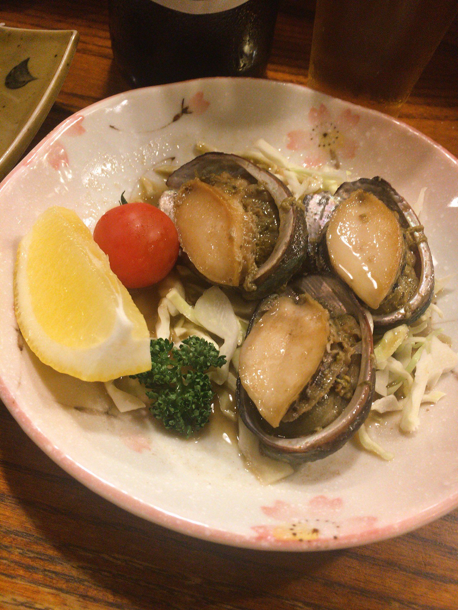 孤独のグルメ情報 非公式アカウント 頭から食べられる あまぎの唐揚げ は口当たりが軽くてサクサク とこぶしのバター焼き は 肝の深い味わいが前に出ていてお酒にぴったり ドラマで 吉永さん と呼ばれていた さより も頼んでみましたが ツヤツヤと