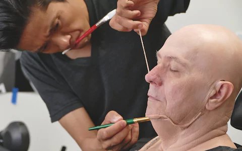 PremiosOscar's tweet photo. Mejor Maquillaje y Peluquería: 'El instante más oscuro'  #Oscars https://t.co/L6j7KPdPIK https://t.co/dviV14ZVPX