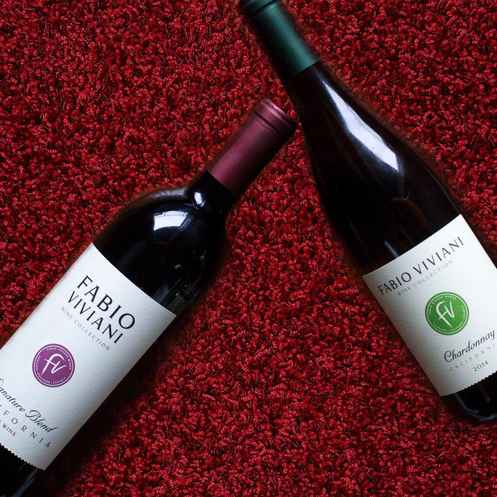 Rolling onto that red carpet like...🍷 #Oscars 
___
#Chicago #WholeFoods #Oscar #redcarpet #wine #redwine #whitewine #wino #vino