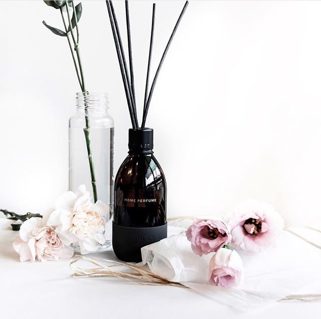 jo_artbyjwp's tweet photo. RT @AshleyAndCo_SG "Blossom & Gilt enlightening Monday. Fresh ingredients up for the week #ashleyandco #scent #diffuser #homeperfume #jasmine#ylangylang #tuberose #enganceyoureveryday #homescent #officescent #homedecor https://t.co/9iCfKuqMLv" https://t.co/feP2cA0nMO