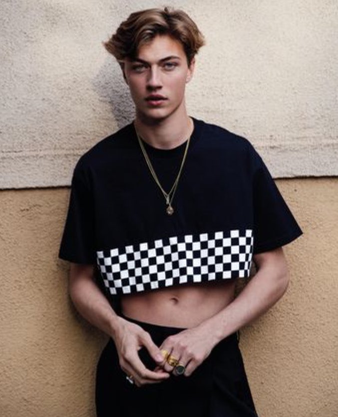 ButterBondevik's tweet photo. Lowkey stole @CarriedoLorenzo ‘s croptop. https://t.co/sZFtEpKE6f
