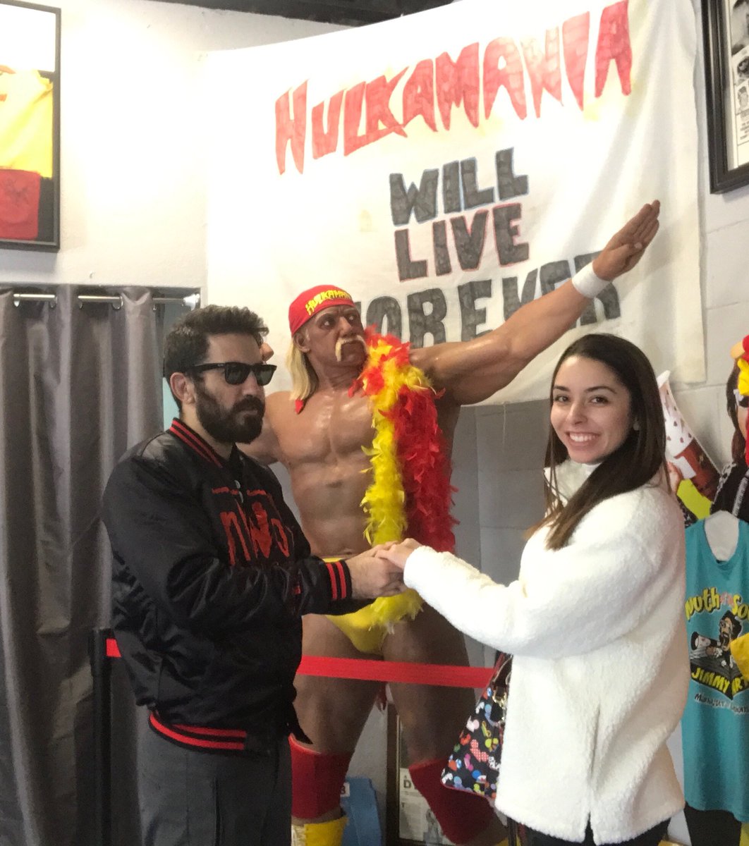 RadioRose's tweet photo. Dear @HulkHogan, let’s make this picture happen in real life. Oct 26- Orlando, Fl. Will you officiate my brother’s wedding?? #HulkamaniacWedding #GetHulkToTheWedding #ItsHulkOClock #BridesRequest https://t.co/qe3vXzx8JV