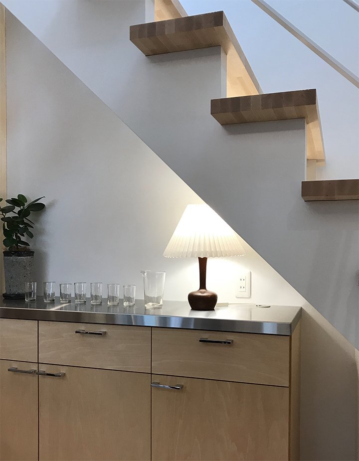 yuyuhome's tweet image. ＊階段下の活かし方＊
志免町向ヶ丘分譲モデル PURE STYLE5 、週末はご予約なしでご覧いただけます。
yuyuhome.co.jp/concept-house/…
 #悠悠ホーム #ピュアスタイル #purestyle #階段 #アイアン手摺 #注文住宅 #空間活用