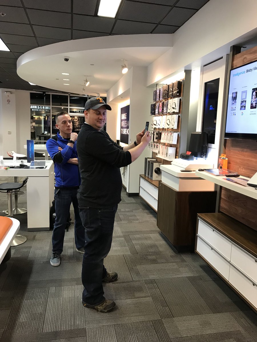 Samsung showing us the new S9!@Bh7316 <a href="/IamBrandisFord/">Brandis Ford</a> <a href="/DaleB1/">Dale S. Brown</a> <a href="/dafigueredo/">Daniel Figueredo</a>