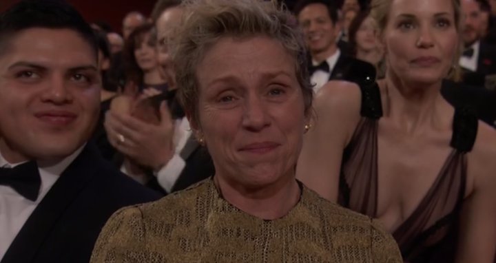 20thcenturyBR's tweet photo. Quando seu amigo ganha o primeiro prêmio da noite! A gente te entende, Frances! #Oscars #TrêsAnúnciosParaUmCrime https://t.co/bMYixaqZKG