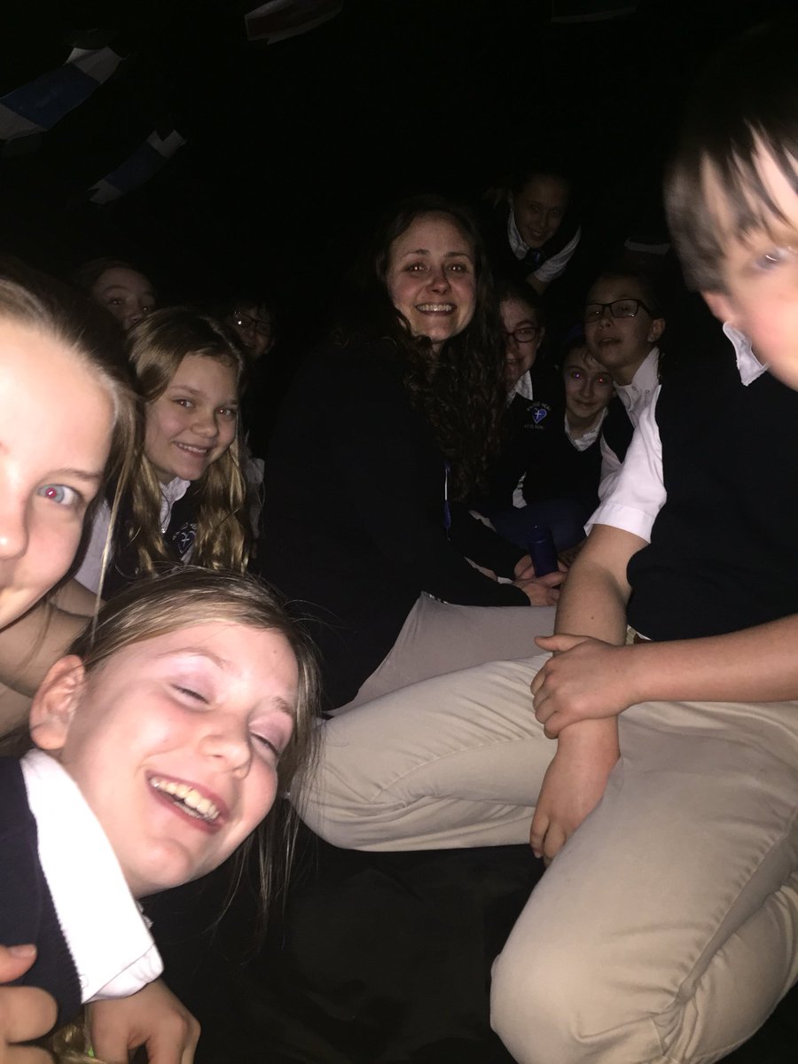 whart_shms's tweet image. Hanging out with level 5 in our planetarium!!! #sciencestars