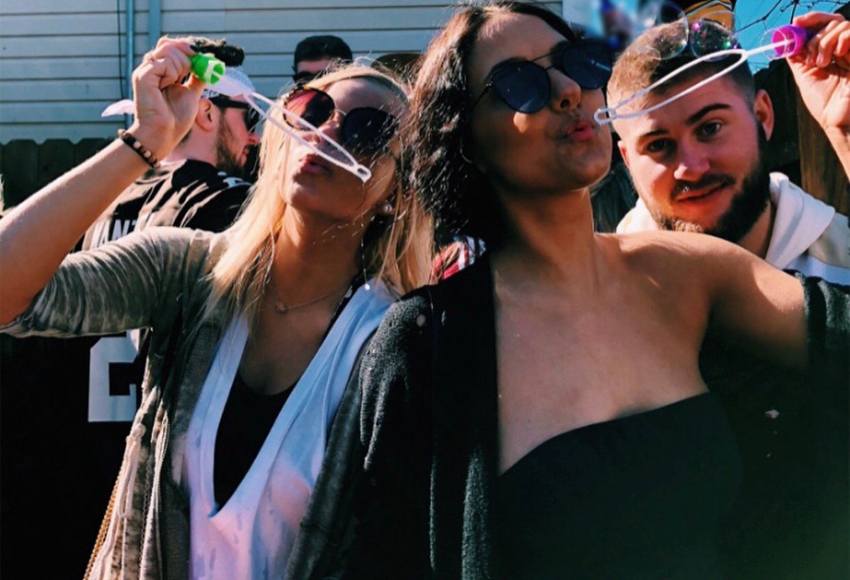 OhioUPiPhi's tweet photo. Last date party of the year and the first fest of the season makes for a jam packed weekend with your sisters ✨ #PiPhi #OhioAlpha https://t.co/Yt4aSPgpKr