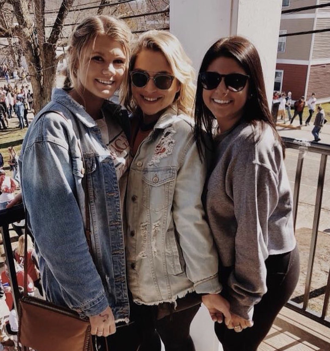 OhioUPiPhi's tweet photo. Last date party of the year and the first fest of the season makes for a jam packed weekend with your sisters ✨ #PiPhi #OhioAlpha https://t.co/Yt4aSPgpKr