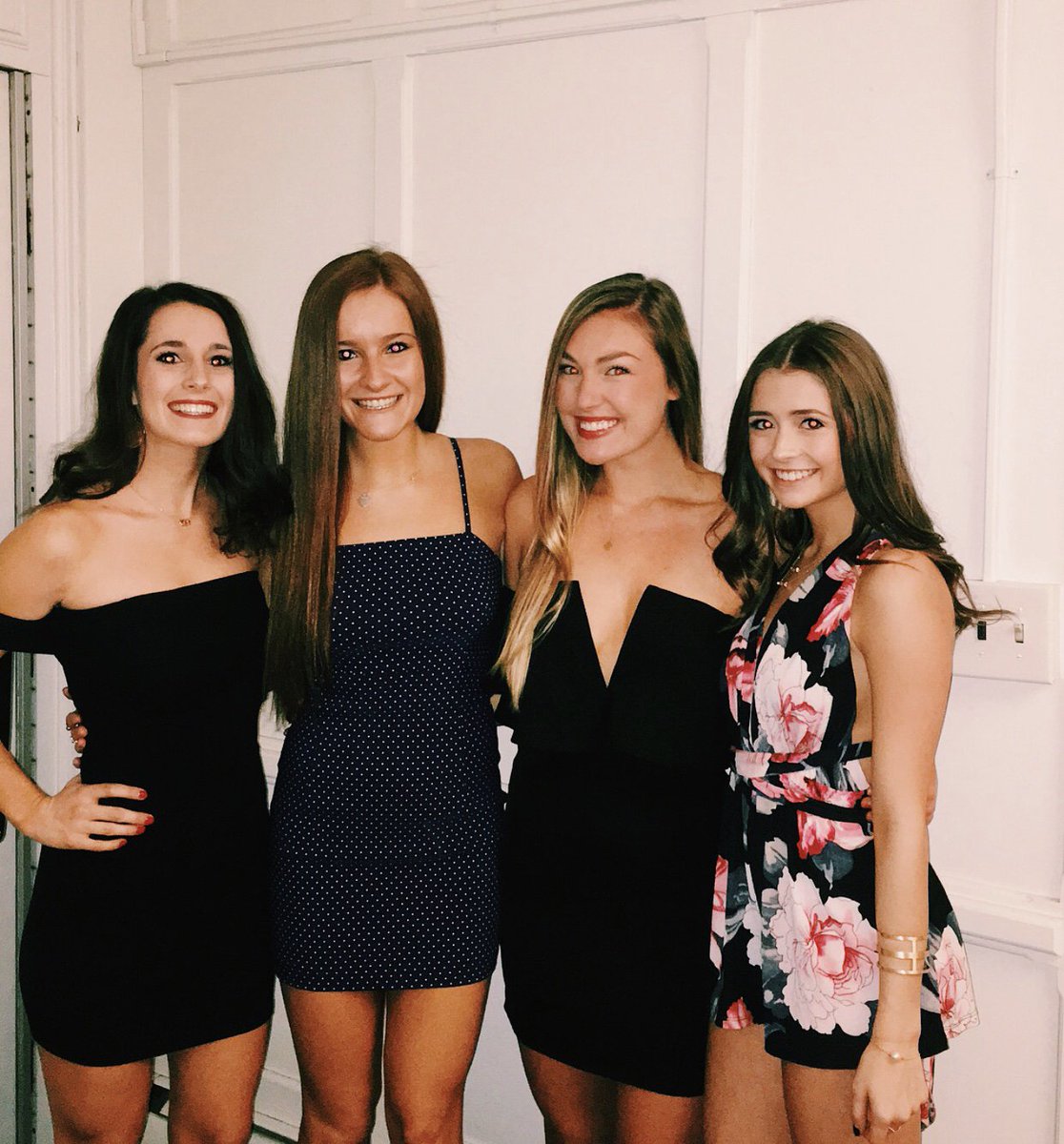 OhioUPiPhi's tweet photo. Last date party of the year and the first fest of the season makes for a jam packed weekend with your sisters ✨ #PiPhi #OhioAlpha https://t.co/Yt4aSPgpKr
