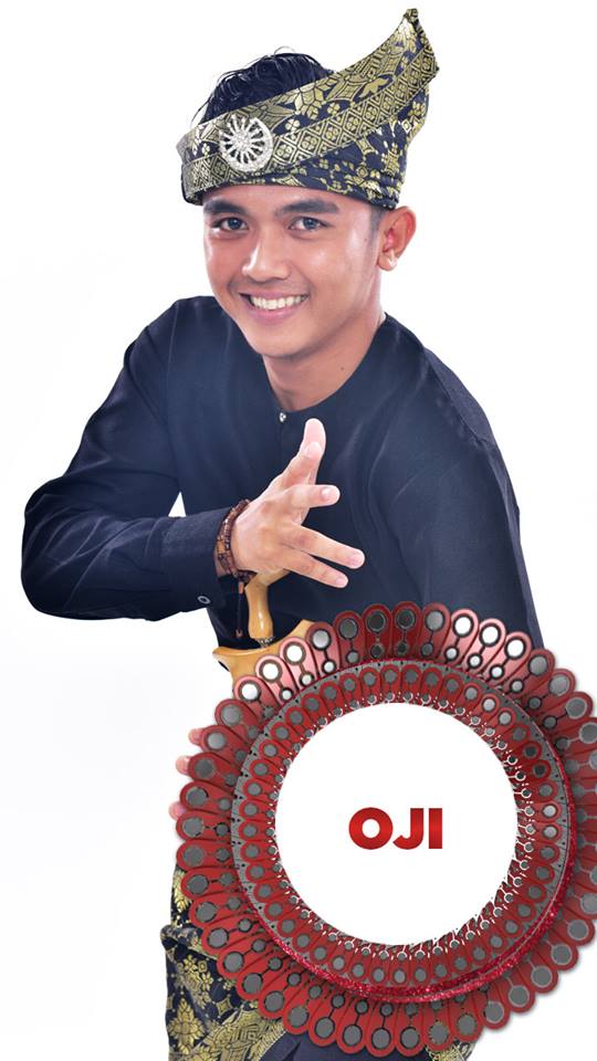 Oji, Juara Provinsi Kepulauan Riau, yang membawakan lagu Fatwa Pujangga di Konser Nominasi tanggal 23 Januari.

#LigaDangdutIndonesia