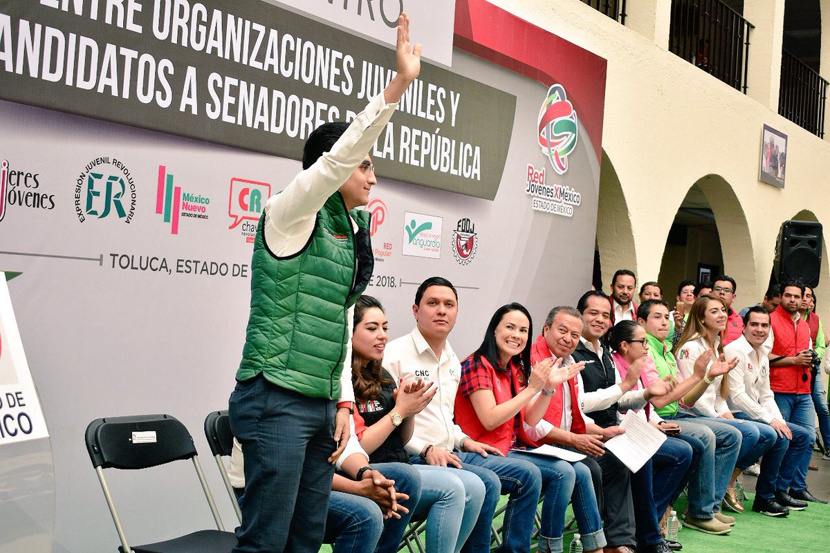 LFHuitron's tweet photo. Los @chavosrededomex le entramos con todo para apoyar a mi paisana @AlejandraDMV mujer de falda bien puesta y al maestro de maestros el DR. @CCQ_PRI #VamosAGanar https://t.co/jkxaGJRrNA