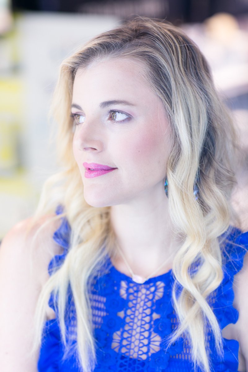 xoRachelPitzel's tweet photo. You guys...My Magical Mini Makeover at Sephora inside @JCPenney was the best day ever! To really experience it, you must go in store to try on all of the fun, wearable colors! I’m obsessed with the Too Faced White Peach Palette, the colors are simply MAGICAL! #SephoraInJCP #Ad https://t.co/qszwCddU2i