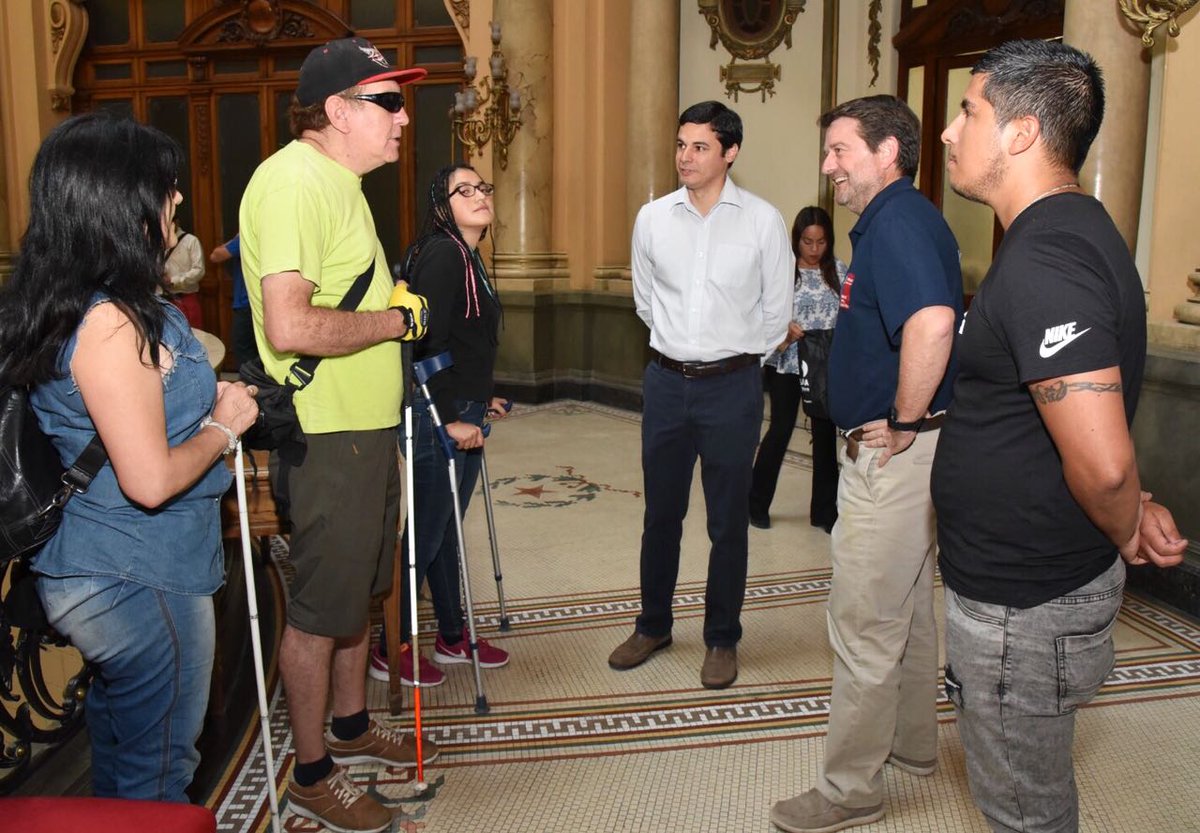 Orrego's tweet photo. Gracias a @Puelmaputurismo, un grupo de personas con discapacidad visual pudieron recorrer el centro de Santiago con su guía escrita en braille que es parte del programa de turismo inclusivo que lanzamos esta mañana en @IntendenciaRm https://t.co/8qlTf8NAzZ