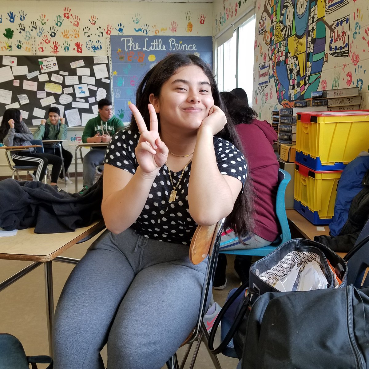 CorreiraMs's tweet photo. "I saw a new girl at school having trouble finding classes and she didn't speak English so I helped her find her classes and showed her around. I was late for class but it didn't matter because I felt good for helping her." - Heidi #CICFU #17daysofkindness https://t.co/7GV6yVbPZQ