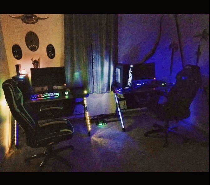 kinsalgaming's tweet image. Kinsal Gaming Desk with Coooooooooool LED Lights 🤠