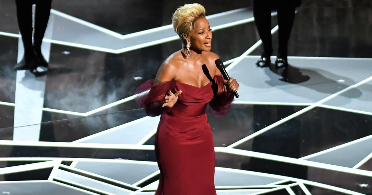 Watch Mary J. Blige enlist a gospel choir for her soulful "Mighty River" performance from #Mudbound at #Oscars rol.st/2tgmMvx