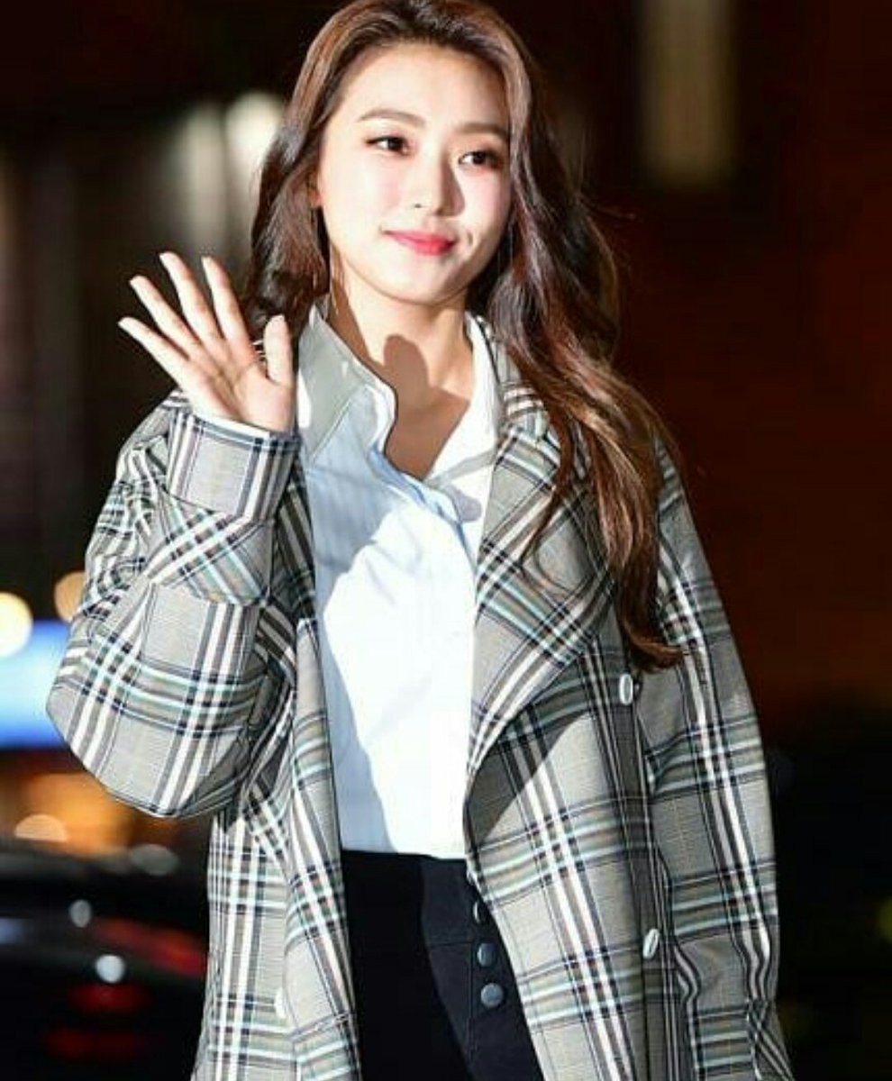 ryuejinr's tweet photo. Me #YoonBora @ Hwayugi Wrap-up Party https://t.co/Hfj3LrtBXC