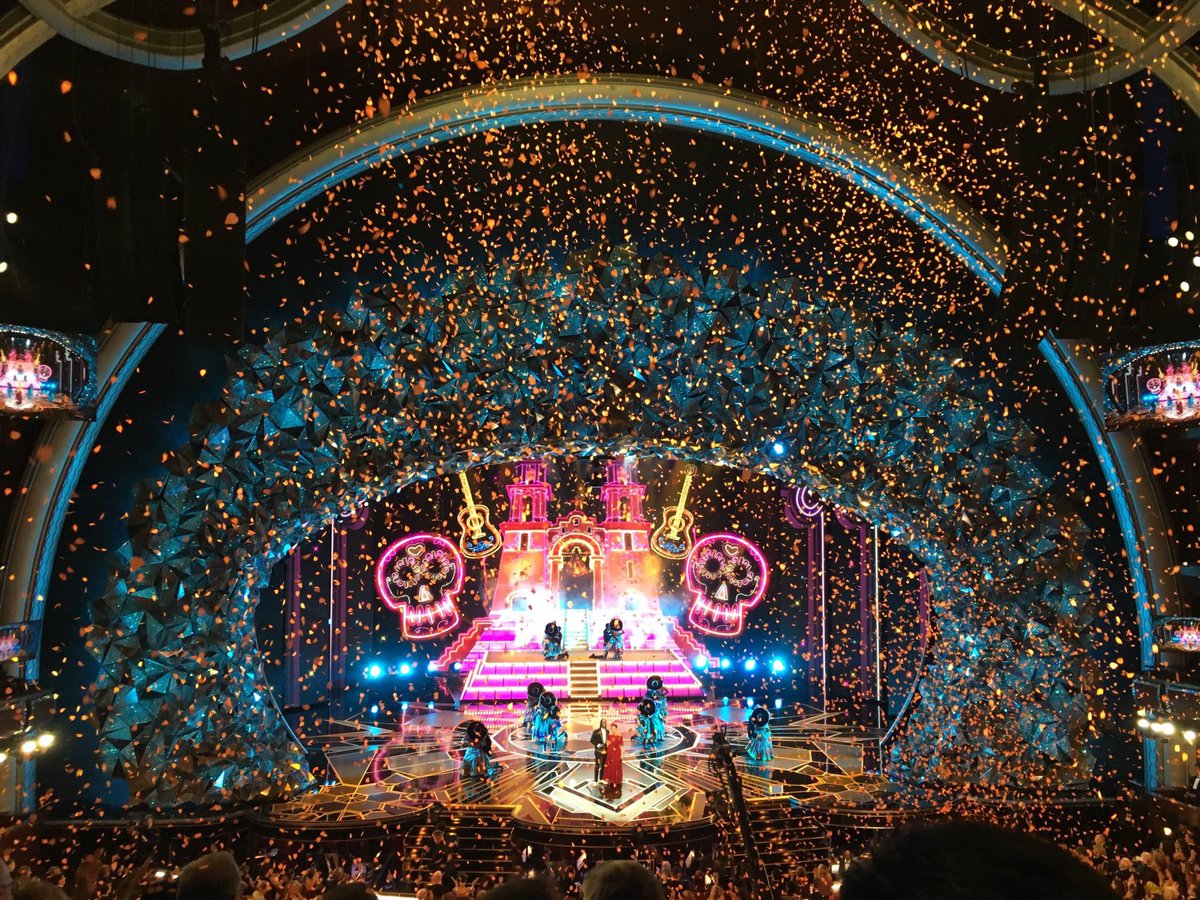 rogergzz's tweet photo. ¡Esto es México mundo! #Oscars @rogerlateshow https://t.co/LNyP5Bqeyk