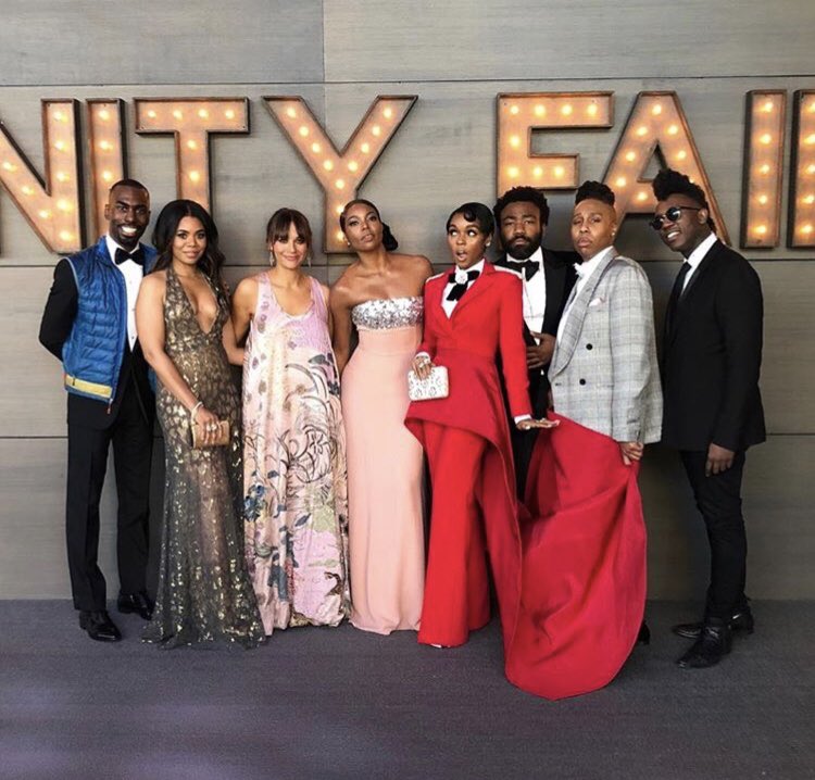 SheReadyFans's tweet photo. Why does @MoreReginaHall always feel like she has to show all her shit?  C’mon Regina.  You talented, smart, funny.  Be you. You lookin uncomfortable in ur own skin.  Wtf? #VanityFair #oscars90 live #Oscars https://t.co/KTXmzxHslu
