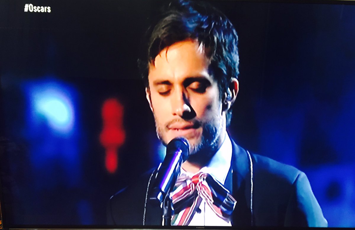 Jovenpormexico's tweet photo. #MexicanPower en #Oscars 2018. Emocionados y felices por ver a @EugenioDerbez @eizamusica @lafourcade y @GaelGarciaB ¡Viva México! 🇲🇽 #Mexicanostalentosos #talentoenelexterior 🙌🏻 https://t.co/Bwqti1A6Iy