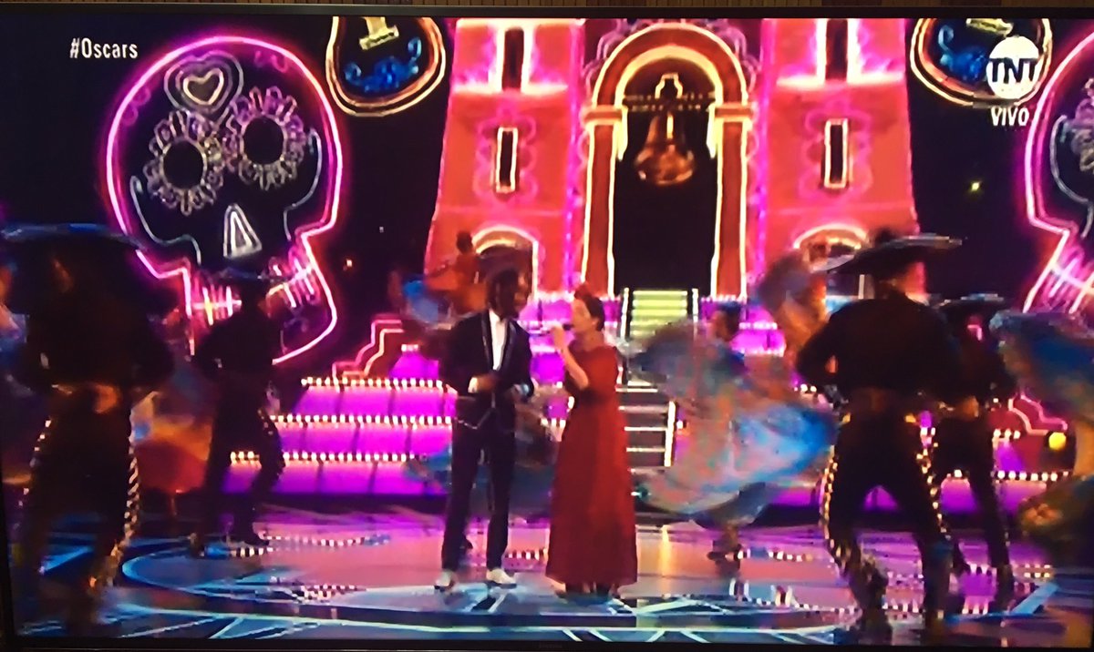 Jovenpormexico's tweet photo. #MexicanPower en #Oscars 2018. Emocionados y felices por ver a @EugenioDerbez @eizamusica @lafourcade y @GaelGarciaB ¡Viva México! 🇲🇽 #Mexicanostalentosos #talentoenelexterior 🙌🏻 https://t.co/Bwqti1A6Iy