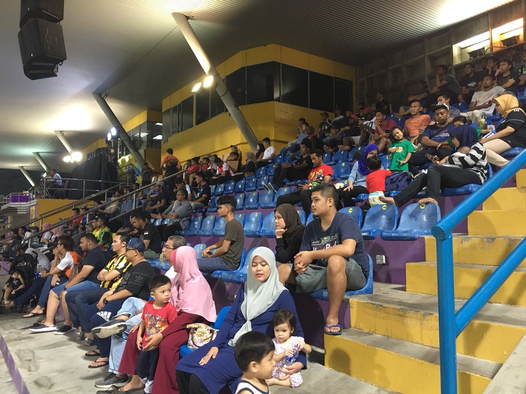 padangbolasepak's tweet photo. Thank you for your support for #SCL2017 Champions @Axis_O2FC!
Round 1 at home. Axis O2 FC v SRCC Kuala Kangsar - More than 600 people in attendance.
Round 2 being away. Kuantan FA v Axis O2 FC - More than 460 in attendance.
#KitaCiptaSejarah. https://t.co/FJwAmRVfEo