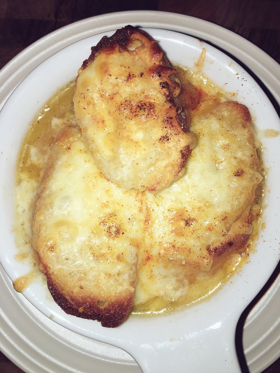 jsheareeves's tweet photo. My winter favorite #frenchonionsoup made with #Hakkers Island onions @CowsCreamery #extraoldcheddar @DairyIsleCheese #mozzarella @dfc_plc https://t.co/la5zKClM6n