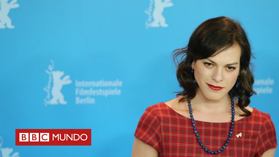 bbcmundo's tweet photo. Una mujer fantástica: Daniela Vega, la actriz transgénero chilena que puso a Hollywood a sus pies. Entrevista por @bbc_diez #Oscars https://t.co/BV2v2ZinkZ https://t.co/riv3kzzpDy