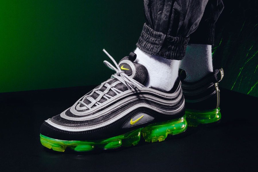 sneaker_wars's tweet photo. 【国内3月9日発売予定】 ナイキ エア ヴェイパーマックス 97 ブラック/ボルト/メタリック シルバー-ホワイト(AJ7291-001)
⇒https://t.co/0Bu15gPrw2
ネオンカラーが抜群のインパクトを発揮する！ハイブリッドモデルが発売へ！
#sneakerwars #スニーカー #AIRMAX https://t.co/VO1faSQMPH