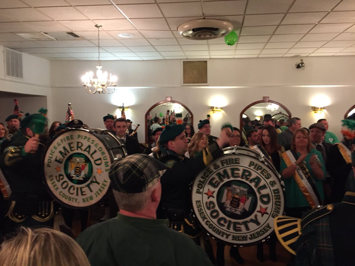 8 mths ago,newly formed #Rutherford #Irish American Association decided to have their 1st parade....and the result? Thousands on Rutherford streets today to celebrate #Irish pride, #community &amp; #heritage. #Amazing #Comhgairdeas ☘️🇮🇪🇺🇸<a href="/bergencountynj/">County of Bergen, NJ</a>