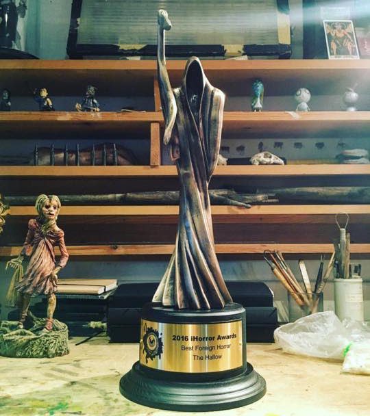 iHorrorNews's tweet photo. Fun Fact:
The iHorror Award was made by the same company that makes awards for #TheOscars. Stay tuned for our 2018 #iHorror Award nominations! https://t.co/jyu5M1p4we