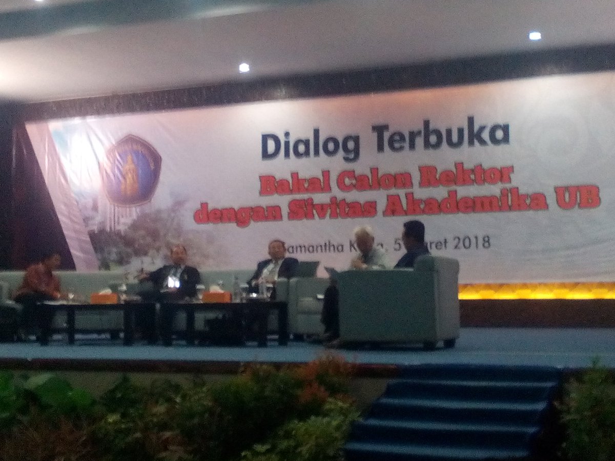 UB_Official's tweet photo. Pemaparan pertama visi misi, disampaikan oleh Prof. Dr. Ir. Mohammad Bisri, M.S

#UBEvent #PilrekUB https://t.co/bhGjDamI9y