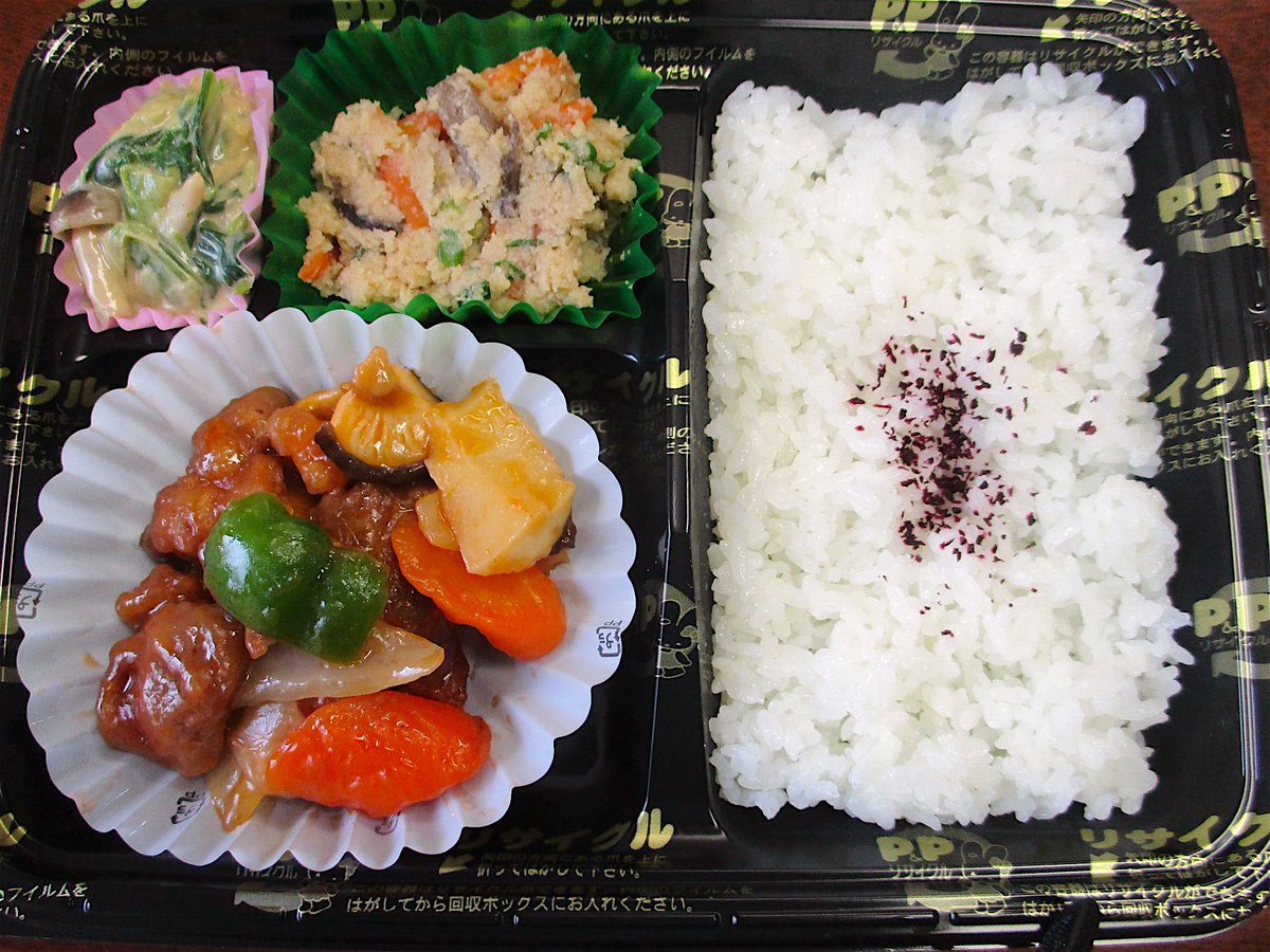 KobeYWCA's tweet photo. #今日のわいわいランチ は、#酢豚 #卯の花の煮もの #チンゲン菜のピーナツバター和え です。#神戸YWCA分室
#todayslunch
#sweetandsourpork
#unohana (simmered #soypulp with vegetable) 
#chingensai (#pakchoi) in #peanutbutter sauce
#lunchdeliveryforseniors #kobeywca https://t.co/B7LoHatus6
