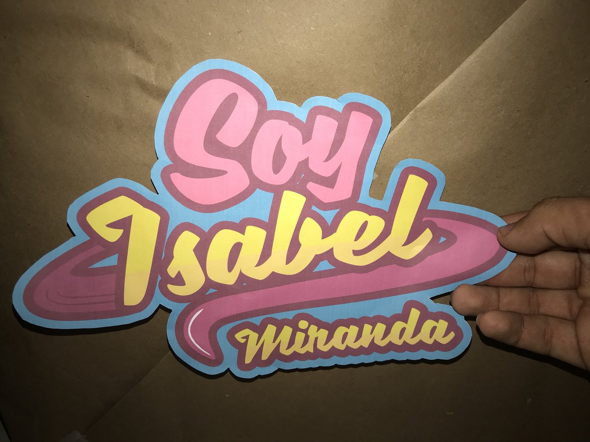 mddl23's tweet photo. Mi hermanita entra mañana a la escuela y tiene que llevar una cajeta con su nombre... me dijo que queria su nombre como el de “Soy Luna” y bueno hice mi mejor intento de imitarlo 😅😅 https://t.co/WT9xpe2xEO