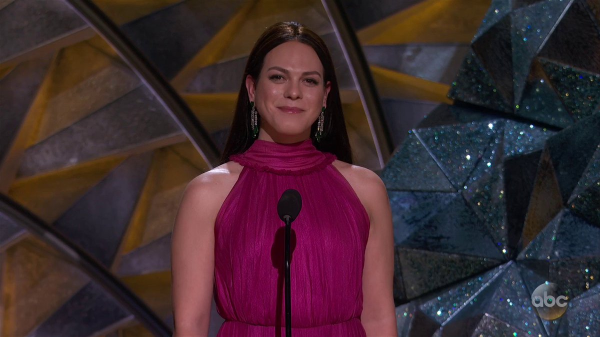 Daniela Vega makes history becoming the first openly transgender performer to present at the #Oscars. nbcnews.to/2FpZesK