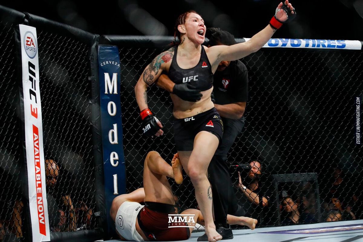 fredemelianenko's tweet photo. @criscyborg You know it, You’re the best!!! 😘😘😘#UFC222 https://t.co/C4oJZgRC2B