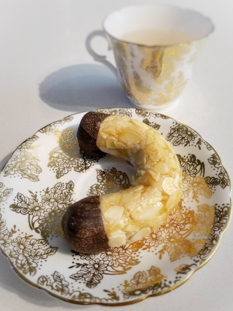 Thank you @PGrzesina for the delicious birthday cookies! Do they have a fancy name I should know?? 🍪🎈☕️